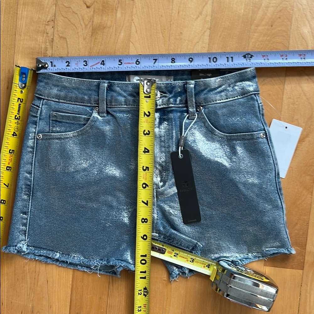 🩶14Jr High Rise Slim Fit Metallic Foil Fray Hem Denim Shorts by Tractr | Indigo - Picture 9 of 17
